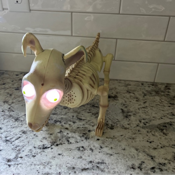 Animated Motion Sensor GEMMY Talking Skeleton Dog Halloween Decor Scary Works - Picture 1 of 9